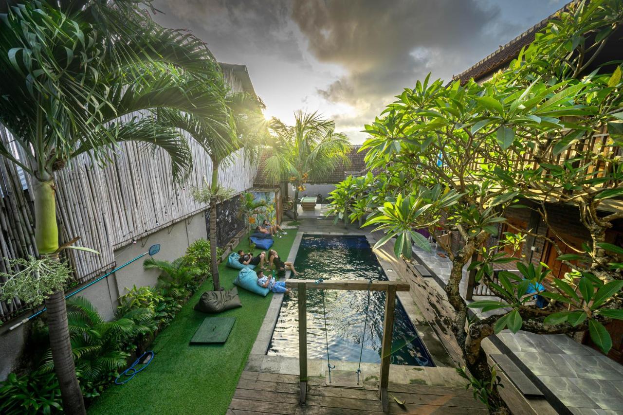 Tropical Canggu Hostel Bagian luar foto